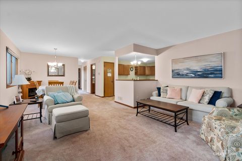 Tiny photo for 43 S Juniper Drive, North Aurora, IL 60542 (MLS # 12479426)