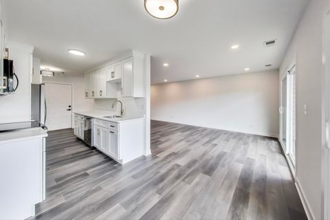 Tiny photo for 1400 N Elmhurst Road #106, Mount Prospect, IL 60056 (MLS # 12501503)