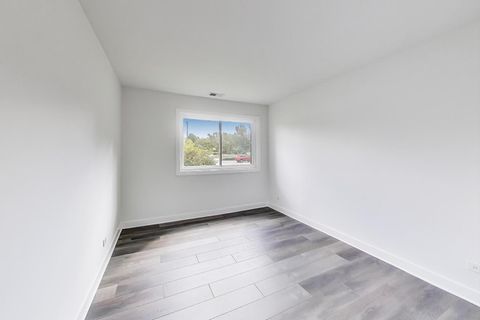 Tiny photo for 1400 N Elmhurst Road #106, Mount Prospect, IL 60056 (MLS # 12501503)