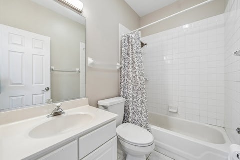 Tiny photo for 5 Middlesex Court, Lincolnshire, IL 60069 (MLS # 12668664)