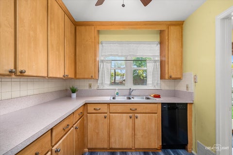 Tiny photo for 843 Spruce Street, Aurora, IL 60506 (MLS # 12776178)