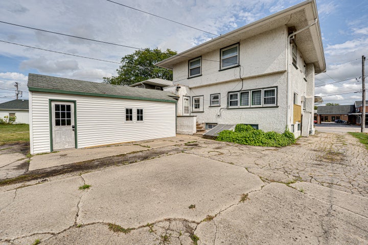 Photo 1 of 11 — 217 S 3rd Street 3, DeKalb, IL 60115