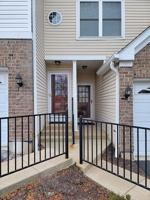 Tiny photo for 2244 S LINCOLN Street #312, Lombard, IL 60148 (MLS # 12508441)