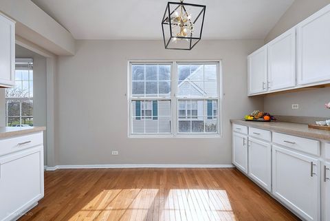 Tiny photo for 2244 S LINCOLN Street #312, Lombard, IL 60148 (MLS # 12508441)