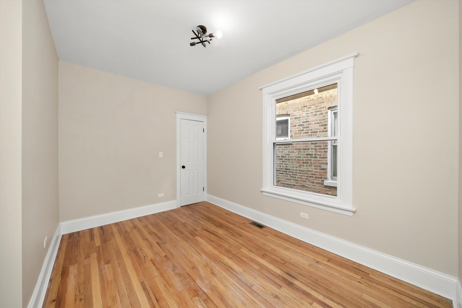 Chicago, Illinois 60617, United States, 5 Bedrooms Bedrooms, ,3 BathroomsBathrooms,Residential,Active,232194