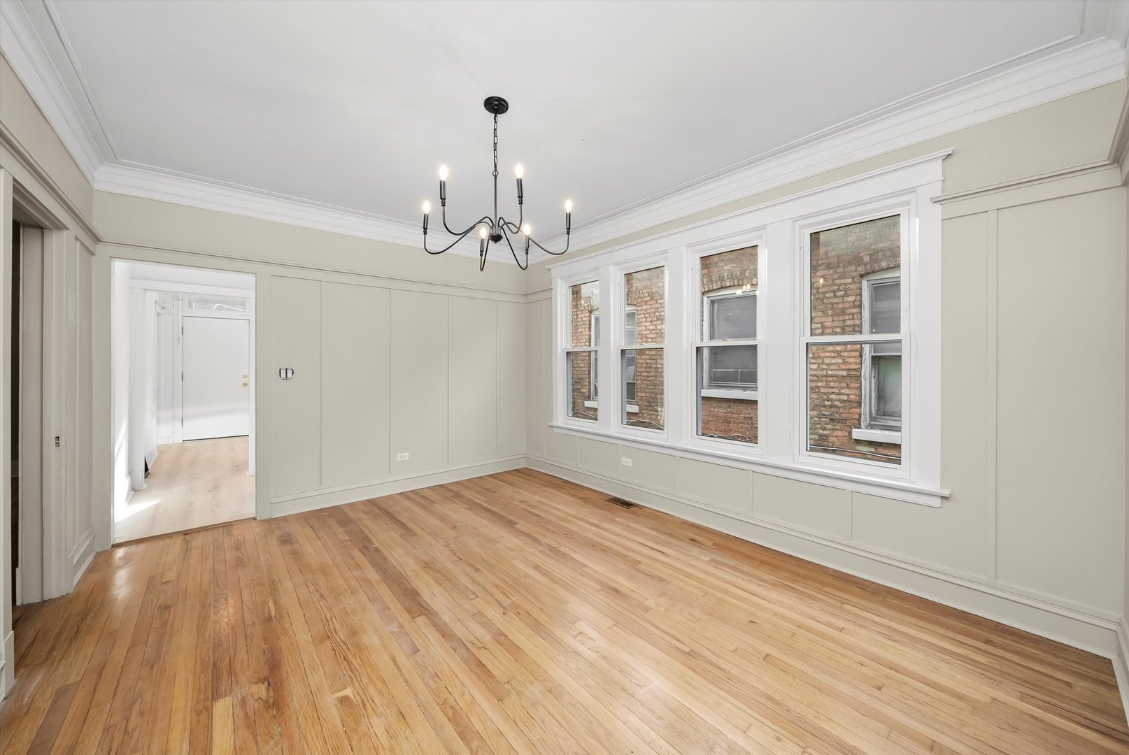 Chicago, Illinois 60617, United States, 5 Bedrooms Bedrooms, ,3 BathroomsBathrooms,Residential,Active,232194