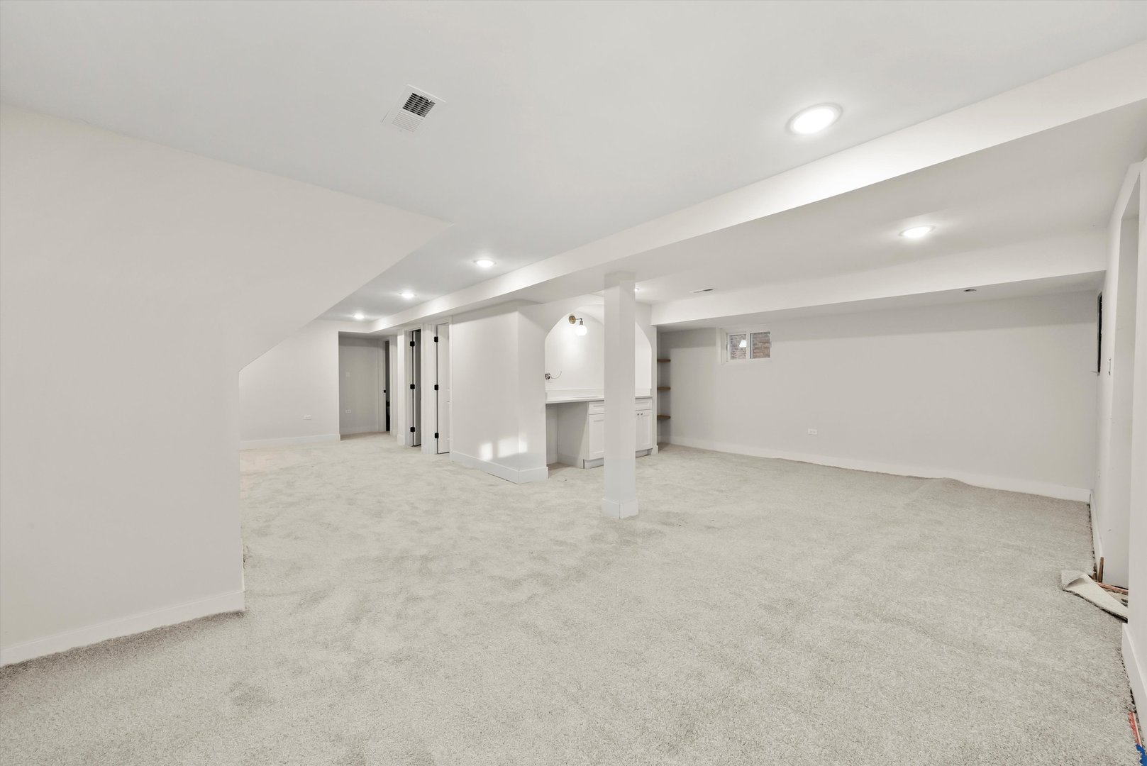 Chicago, Illinois 60617, United States, 5 Bedrooms Bedrooms, ,3 BathroomsBathrooms,Residential,Active,232194