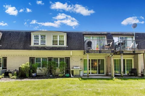 Tiny photo for 1101 Pleasant Run Drive #1006, Wheeling, IL 60090 (MLS # 12653180)