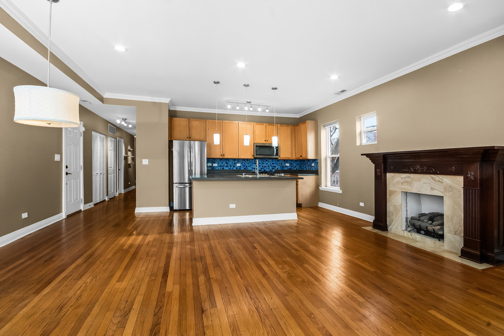 6701 N Bosworth Avenue B2