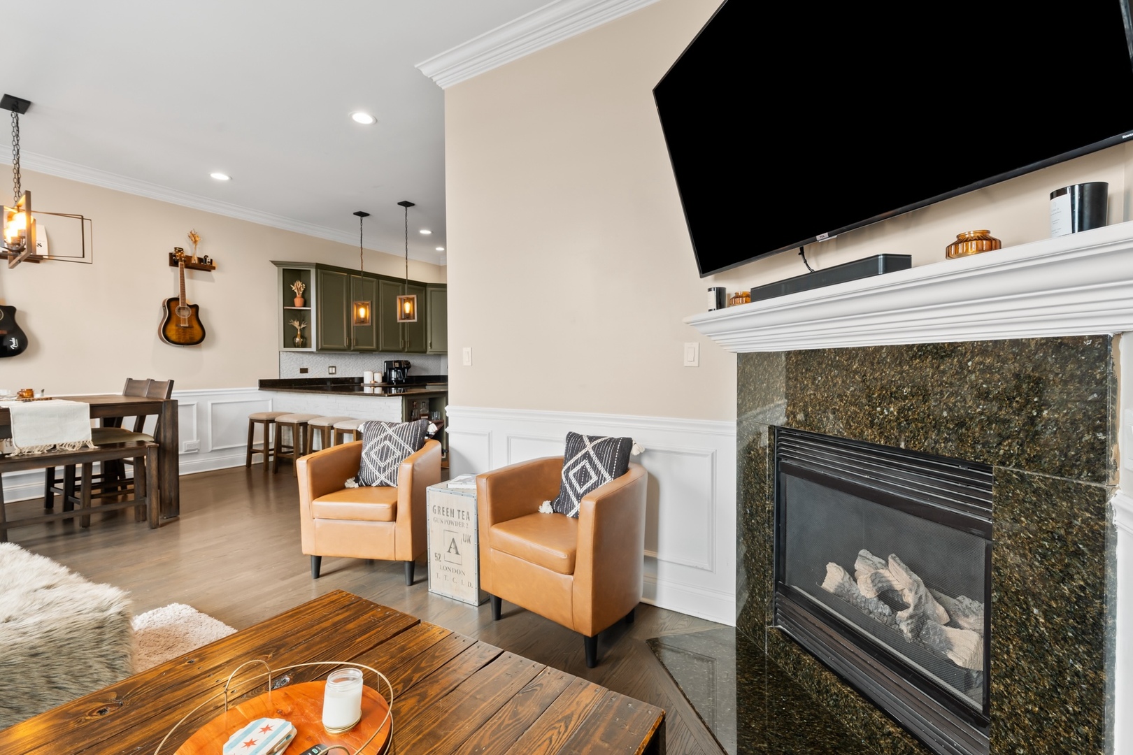 2248 W Foster Avenue 4