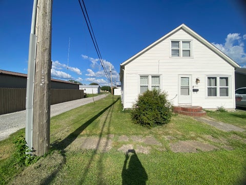 Tiny photo for 406 S Douglas Street, West Frankfort, IL 62896 (MLS # 12704940)