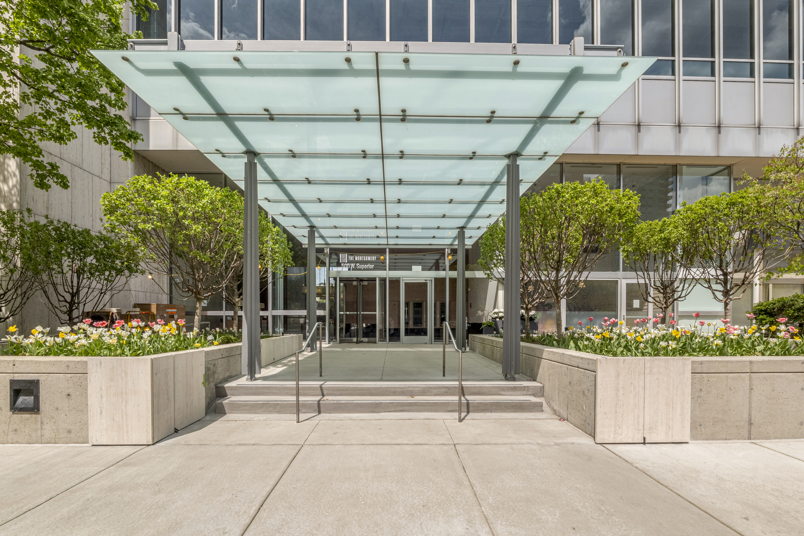 500 W Superior Street 1509