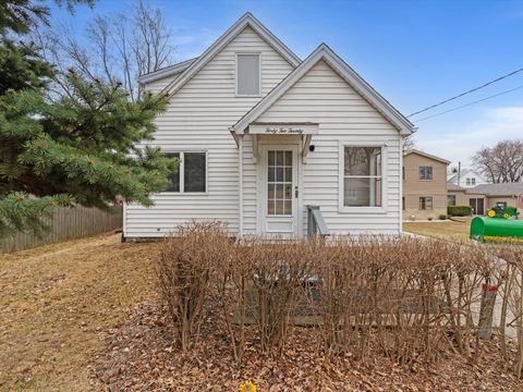 Photo of 4220 18th Avenue, Moline, IL 61265 (MLS # 12587453)