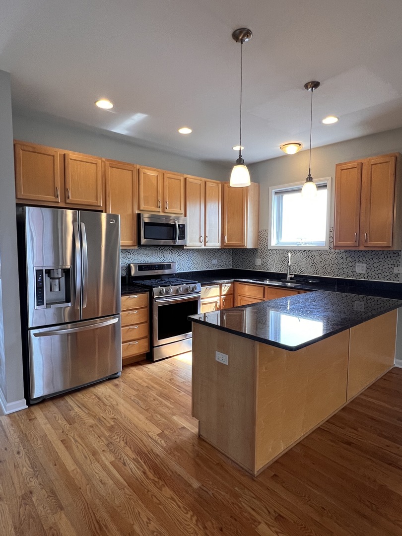 1610 W Grand Avenue 3C