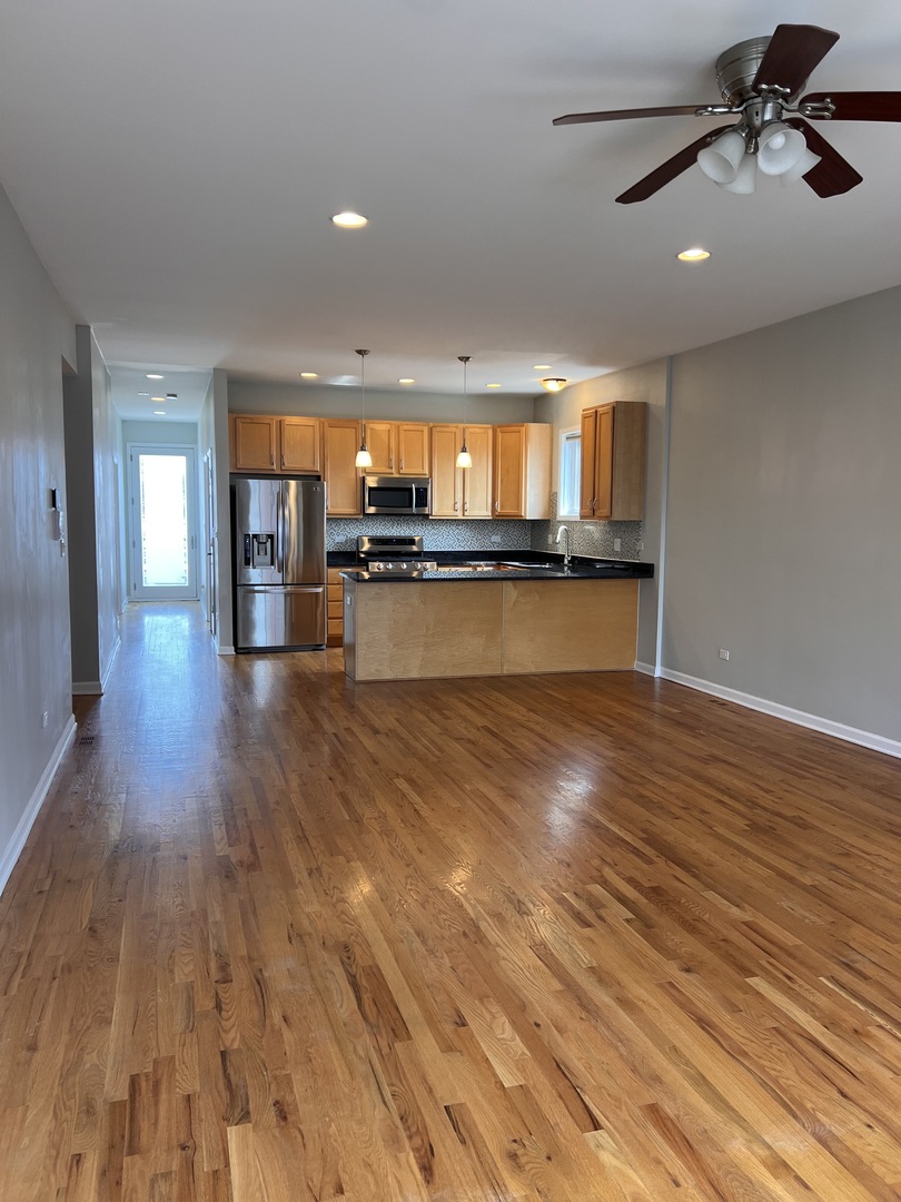 1610 W Grand Avenue 3C