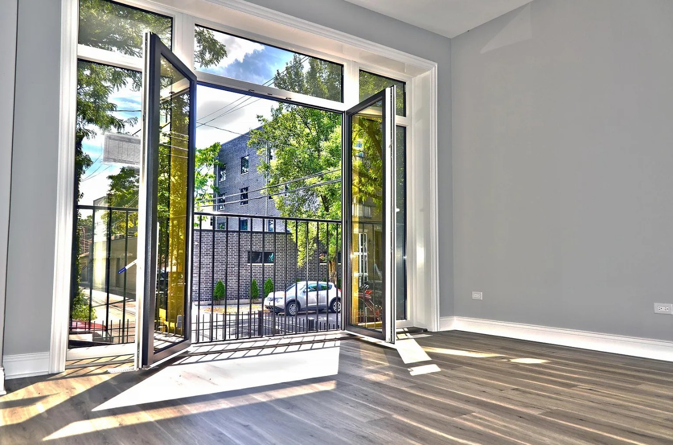 2744 W Cortez Street