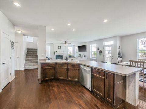 Tiny photo for 32 Catamaran Circle, Pingree Grove, IL 60140 (MLS # 12638044)
