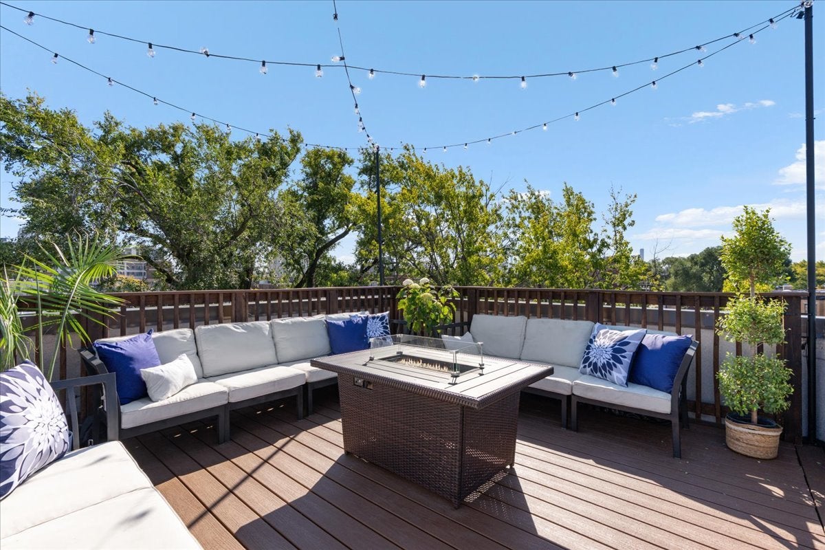 823 W WOLFRAM Street 3E