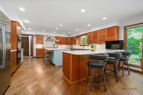 Tiny photo for 222 W Old Mill Road, Lake Forest, IL 60045 (MLS # 12725059)