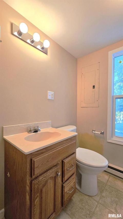 Tiny photo for 1313 N NEWTON Avenue, Johnston City, IL 62951 (MLS # EB460059)