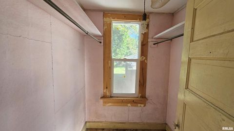 Tiny photo for 1313 N NEWTON Avenue, Johnston City, IL 62951 (MLS # EB460059)