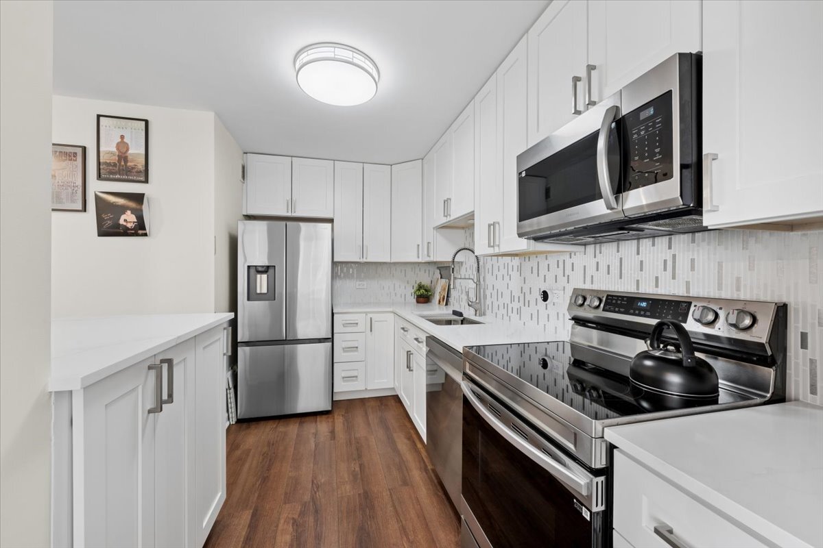 3900 N Lake Shore Drive 9D
