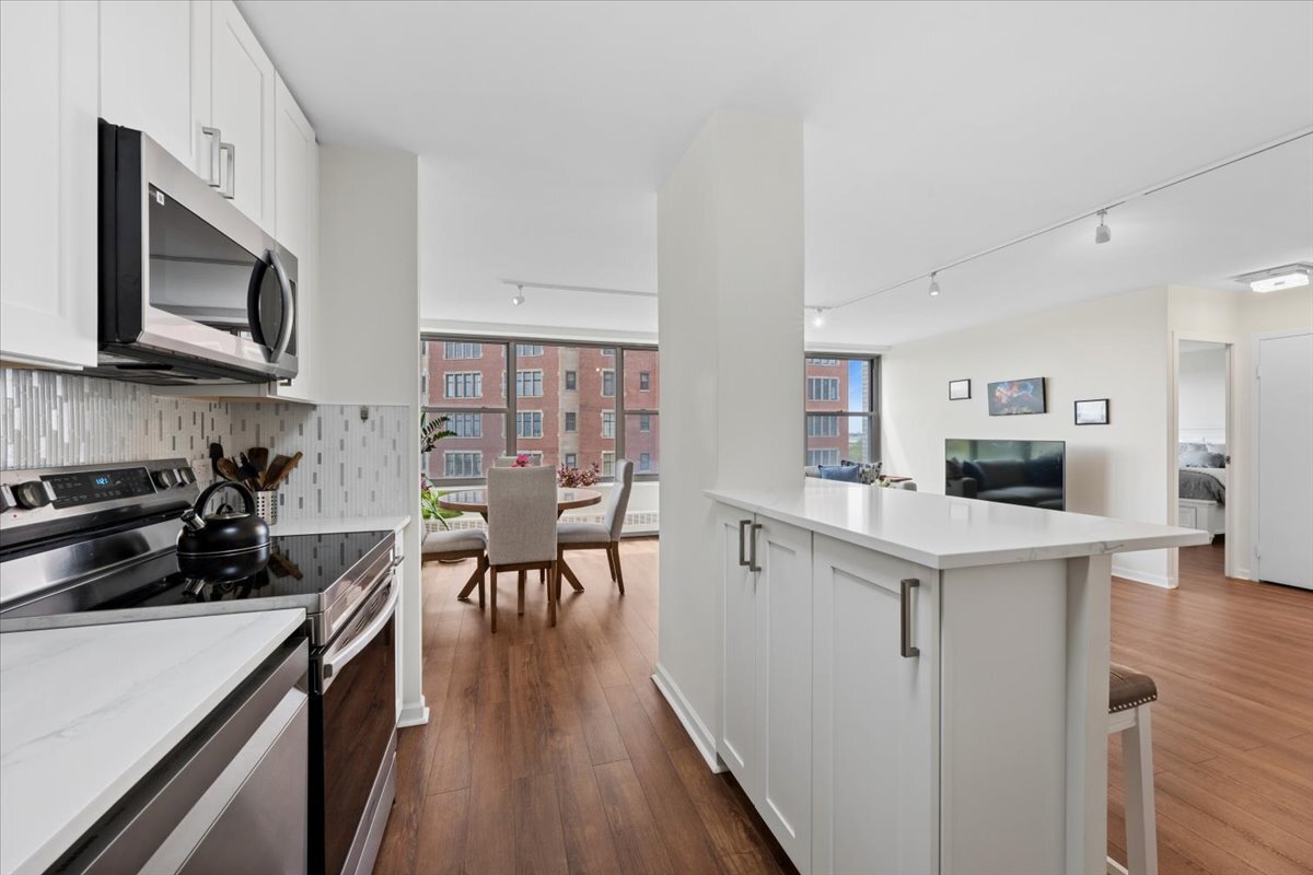3900 N Lake Shore Drive 9D