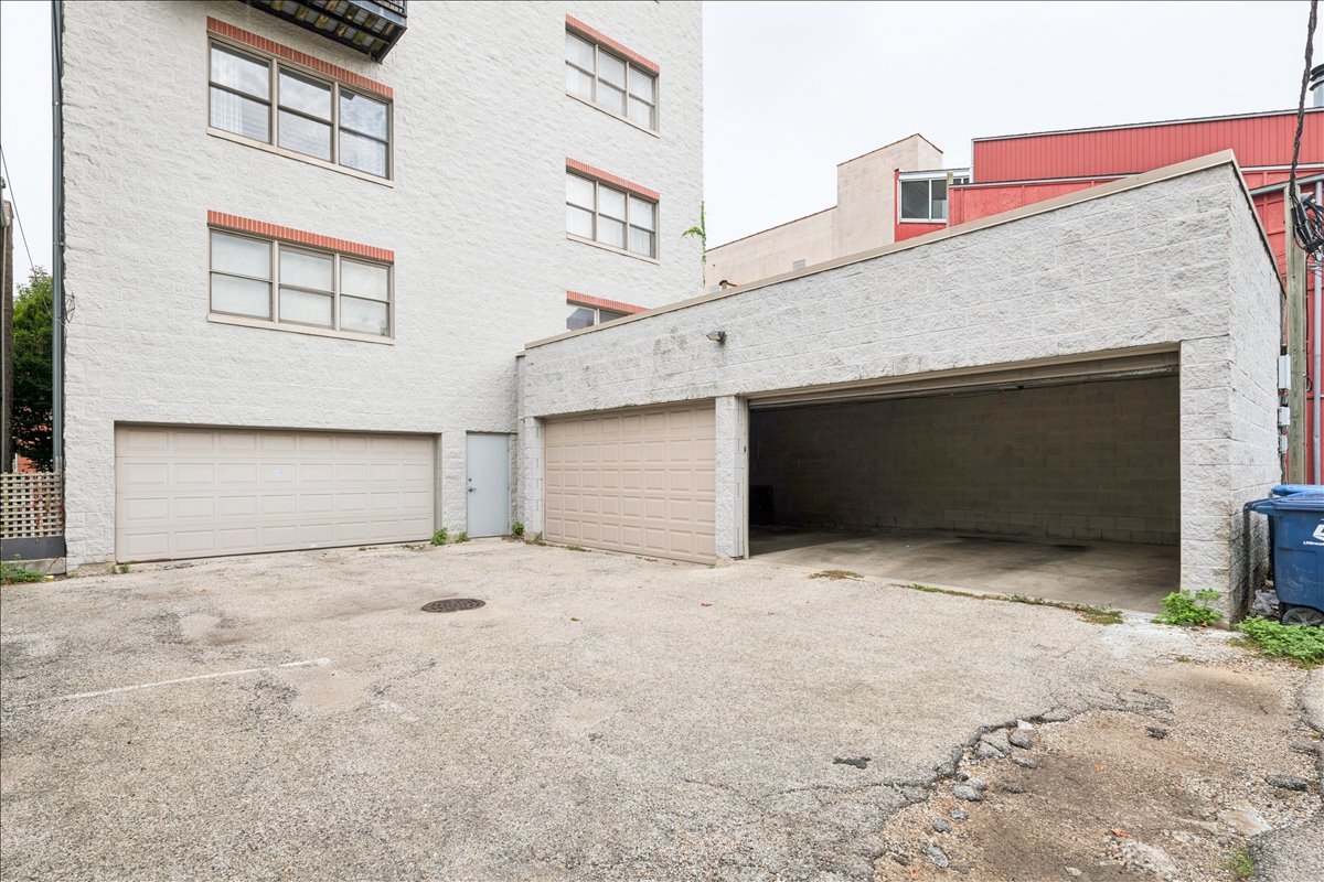 Chicago, Illinois 60647, United States, 2 Bedrooms Bedrooms, ,2 BathroomsBathrooms,Residential,Contingent,216213