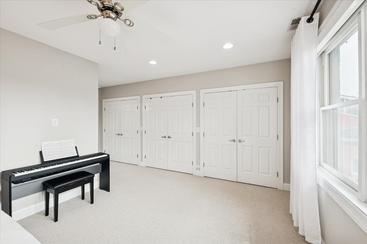 Chicago, Illinois 60647, United States, 2 Bedrooms Bedrooms, ,2 BathroomsBathrooms,Residential,Contingent,216213