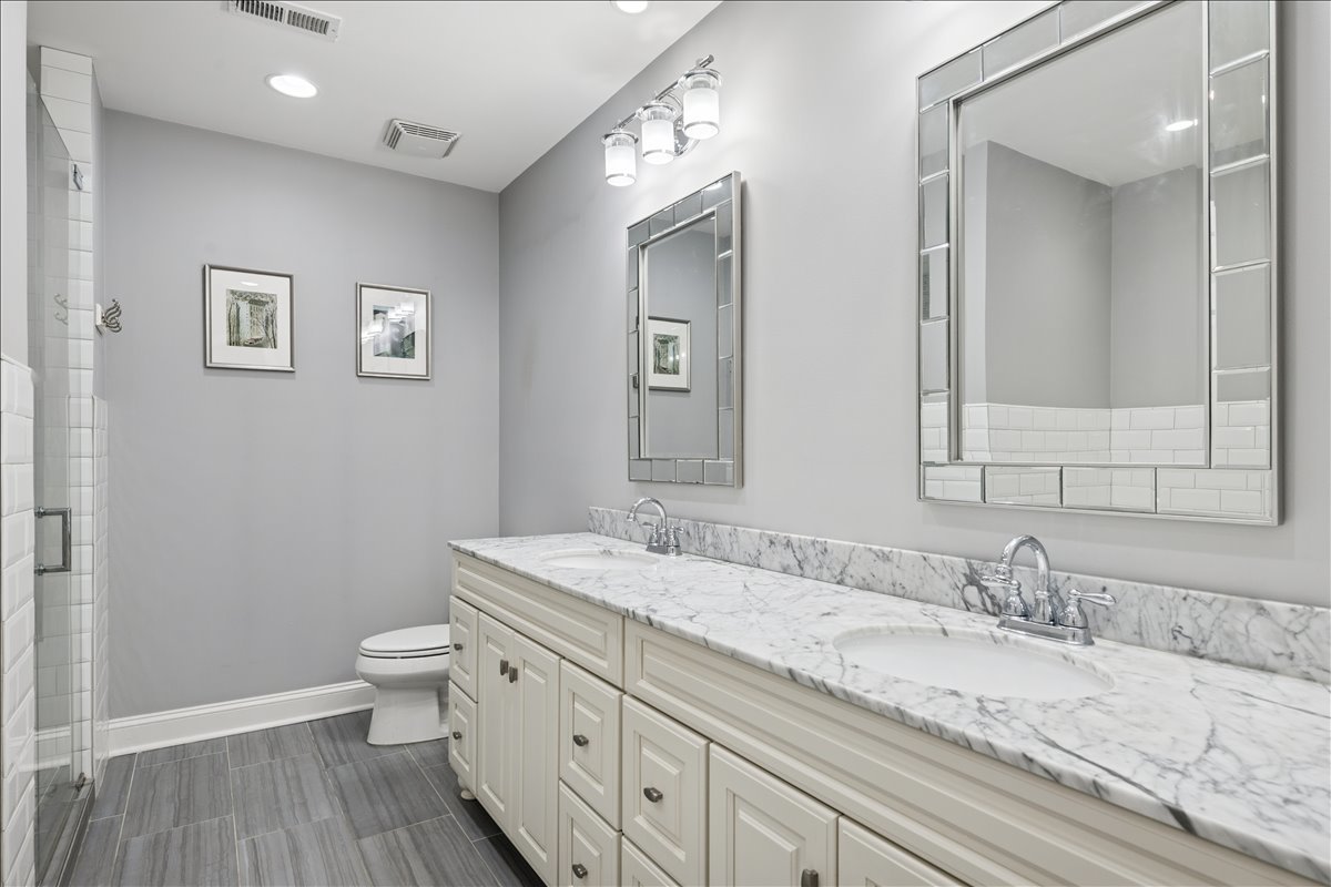 Chicago, Illinois 60647, United States, 2 Bedrooms Bedrooms, ,2 BathroomsBathrooms,Residential,Contingent,216213