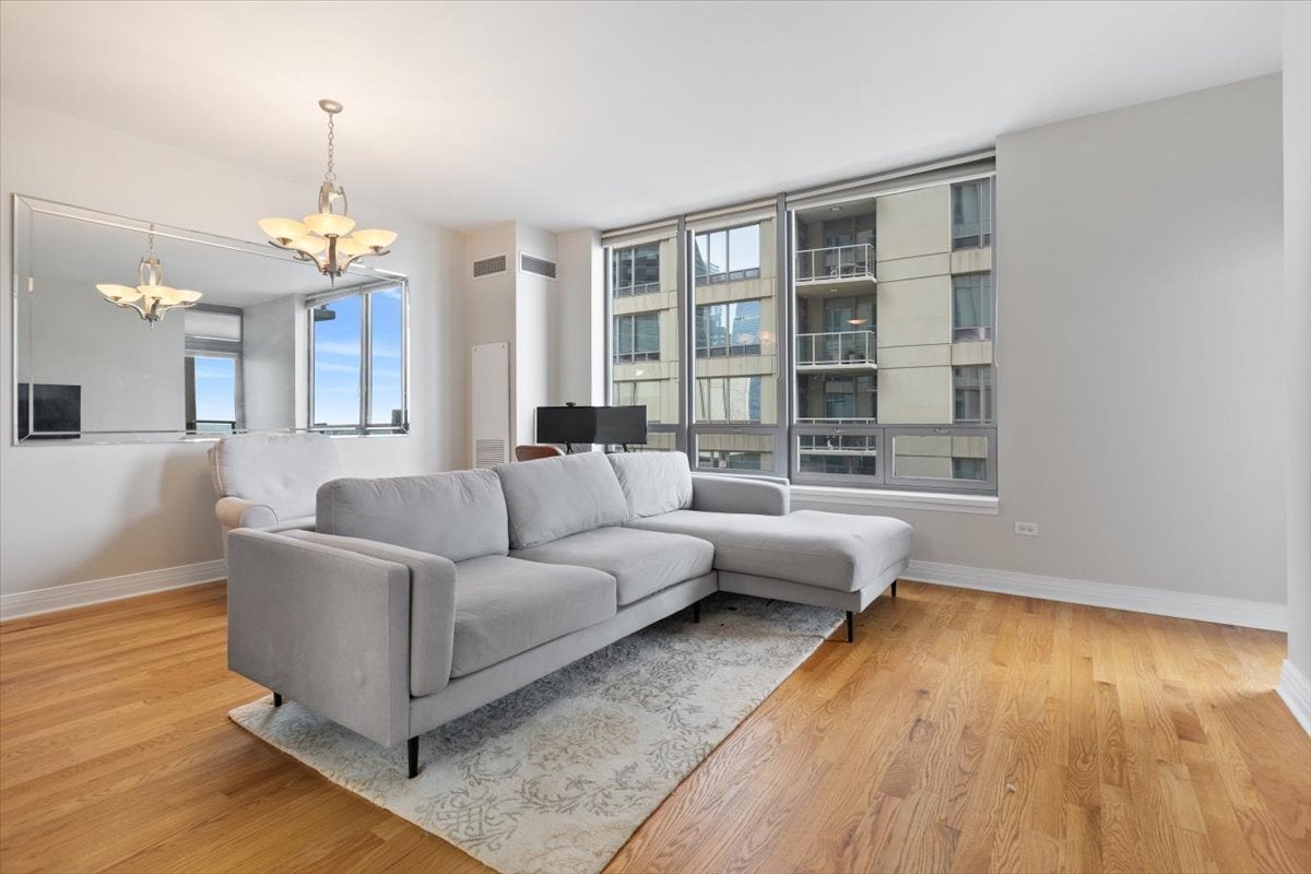 600 N Lake Shore Drive 1110