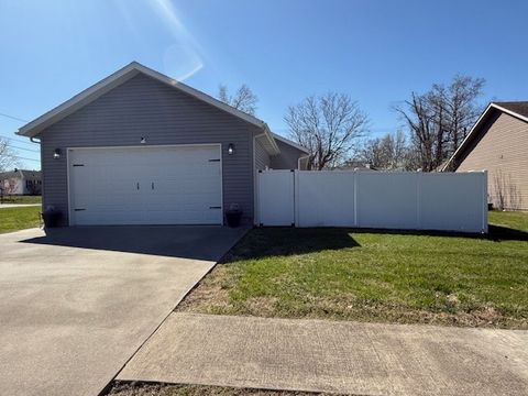 Tiny photo for 911 E Stotlar Street, Herrin, IL 62848 (MLS # 12605076)