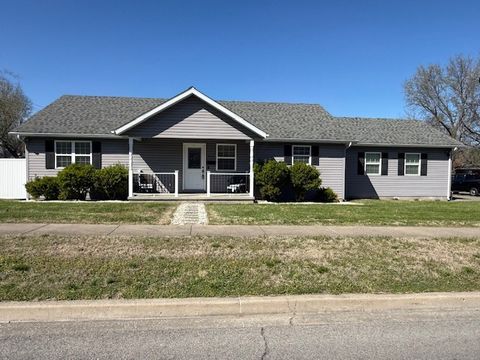Photo of 911 E Stotlar Street, Herrin, IL 62848 (MLS # 12605076)