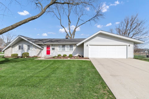 Photo of 319 S BRAINTREE Drive, Schaumburg, IL 60193 (MLS # 12681052)