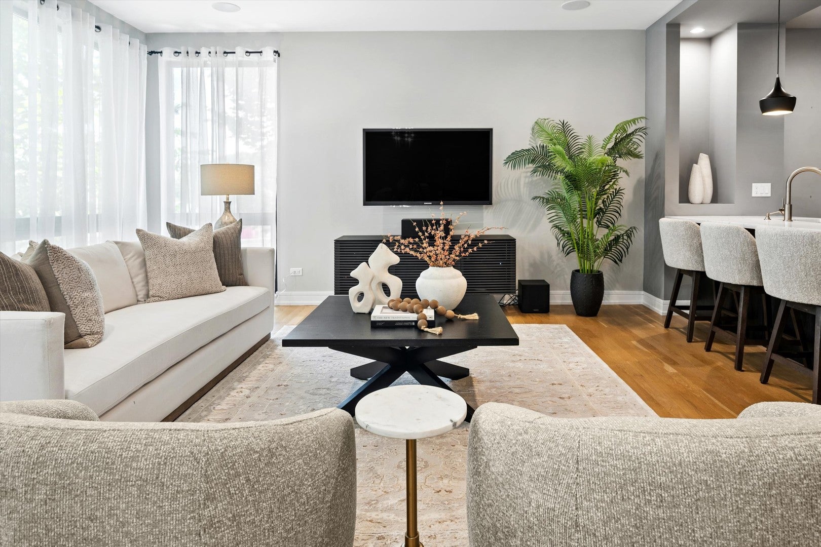 1203 W Superior Street 1B