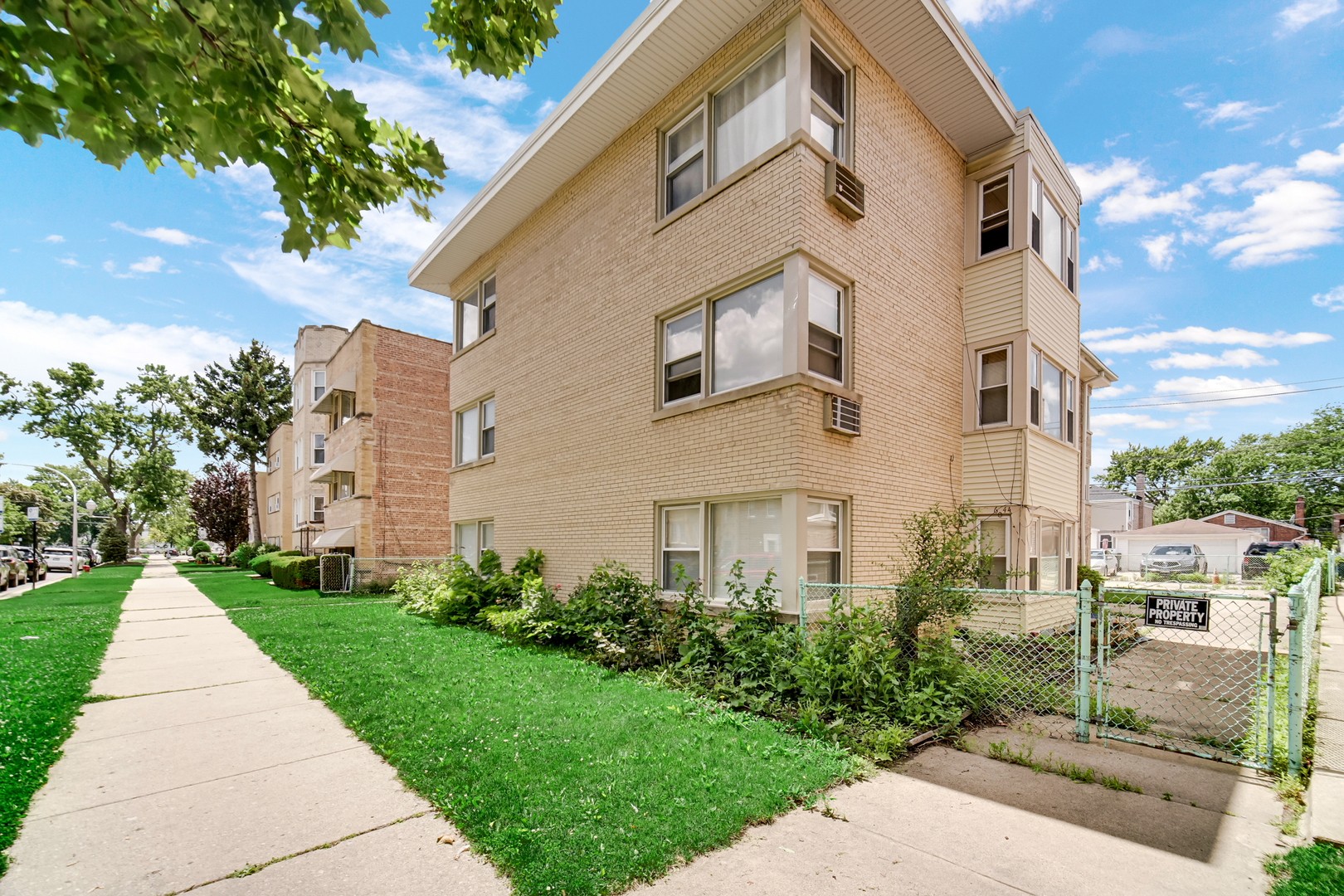 6044 N Mozart Street