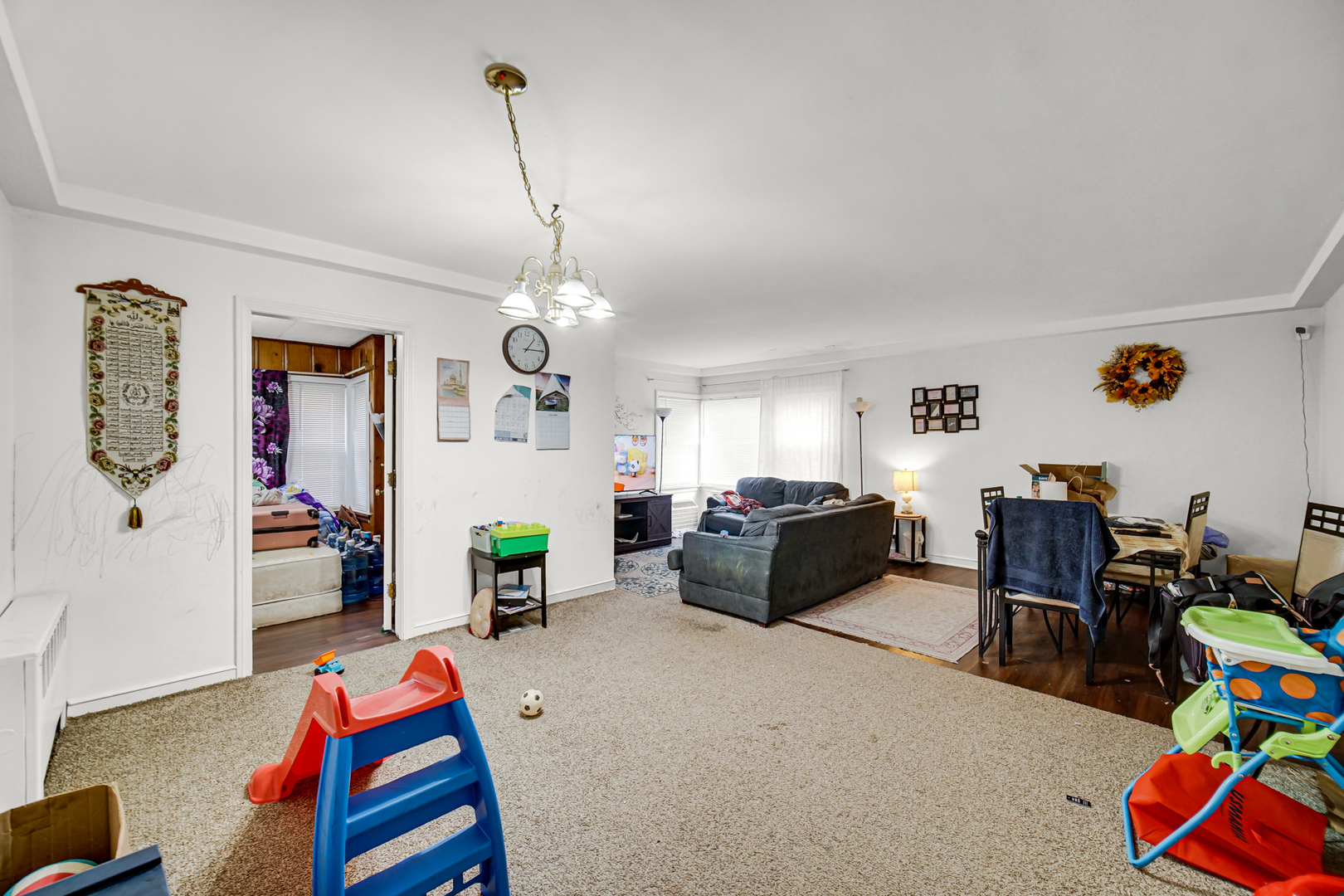 6044 N Mozart Street