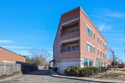 755 N MILWAUKEE Avenue 2B Glenview IL 60025