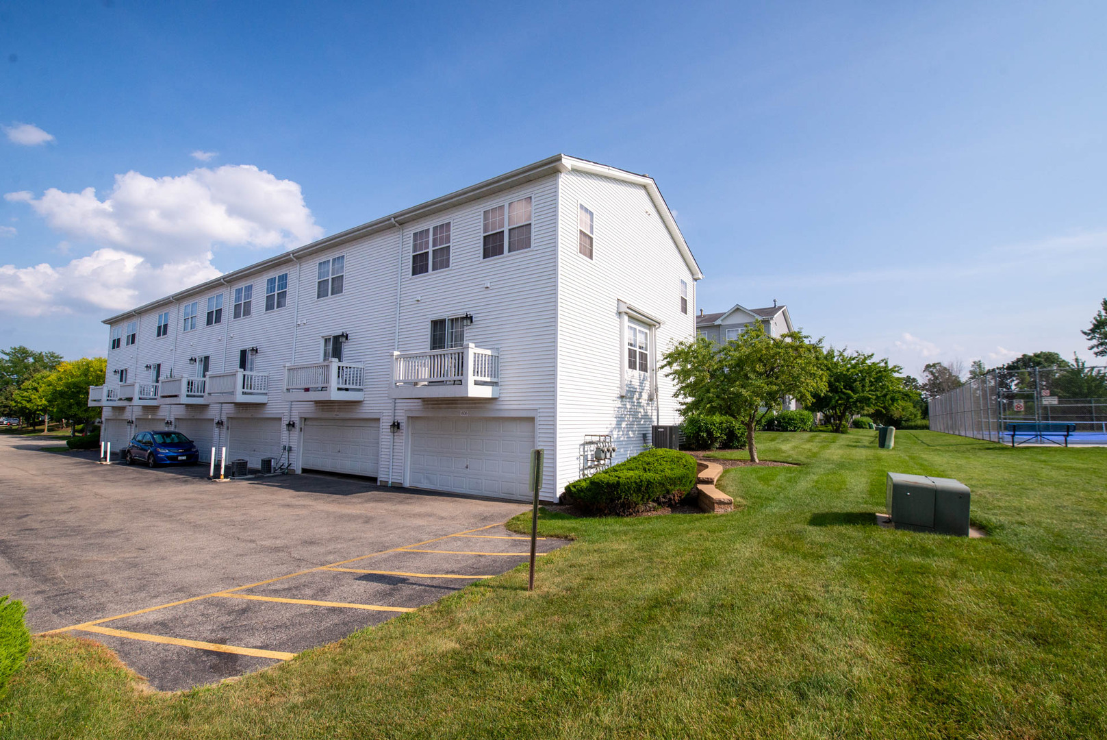 606 N Triumph Court