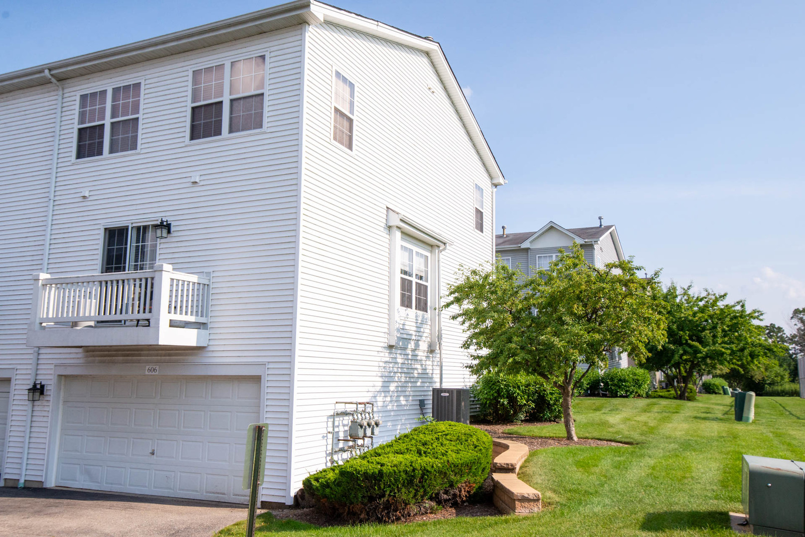 606 N Triumph Court