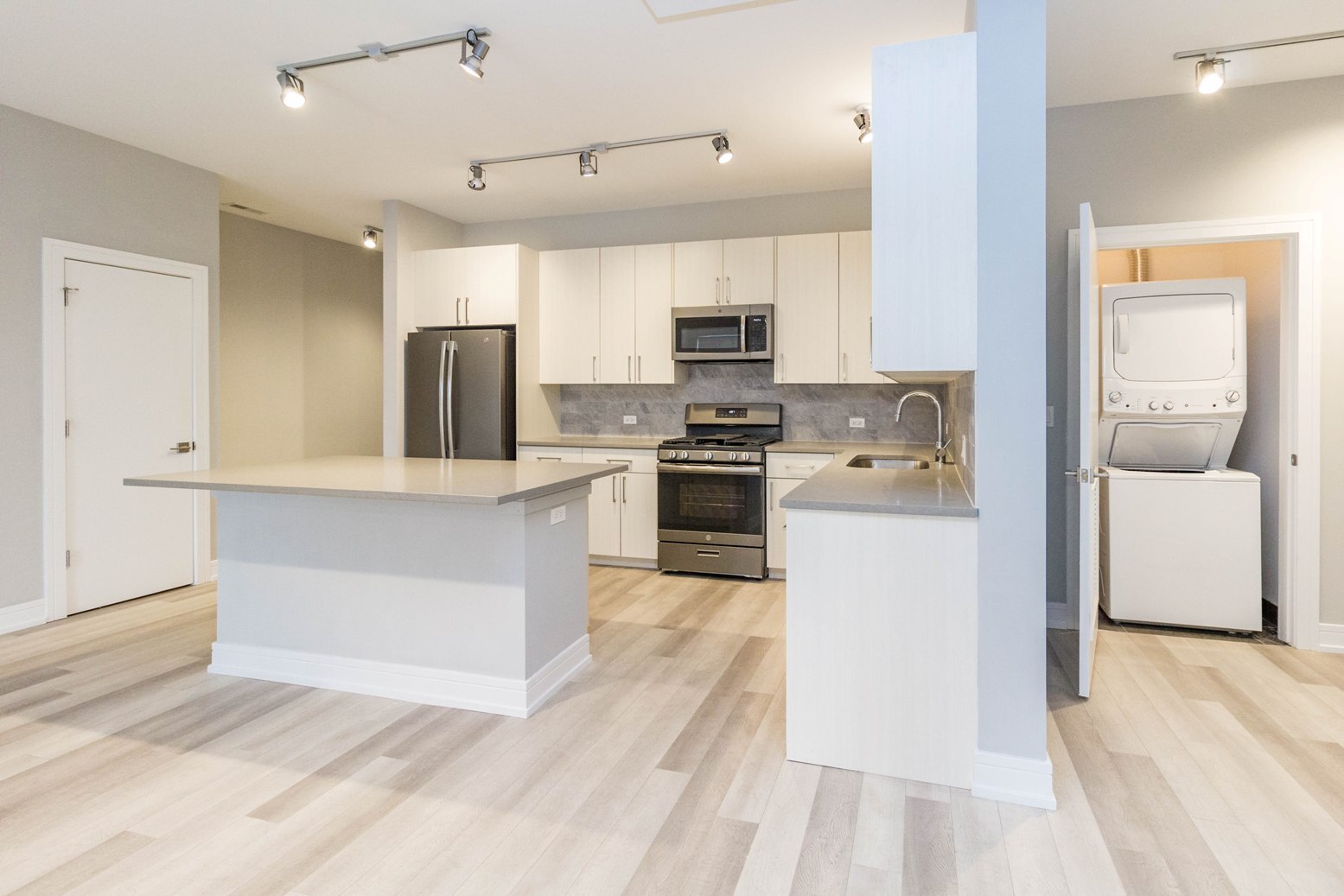 1554 N Talman Avenue 306