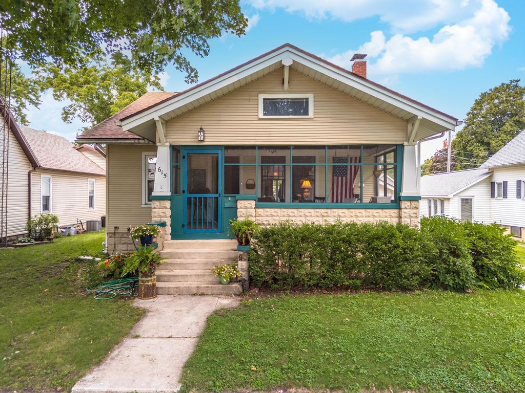 Photo for 615 W South Street, Pontiac, IL 61764 (MLS # 12453064)