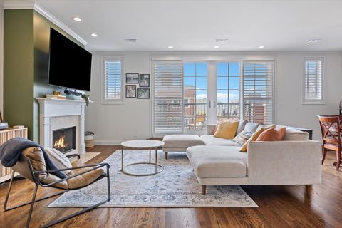 Tiny photo for 3721 N WILTON Avenue #5, Chicago, IL 60613 (MLS # 12611483)