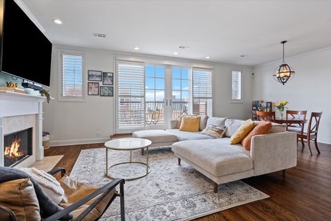 Tiny photo for 3721 N WILTON Avenue #5, Chicago, IL 60613 (MLS # 12611483)