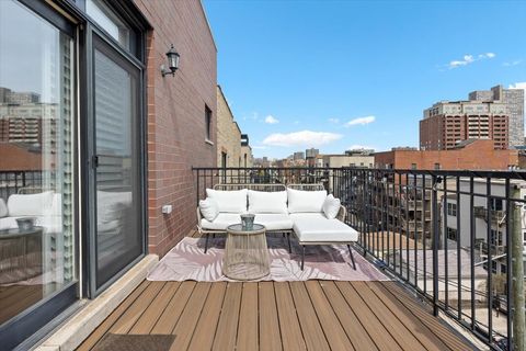 Tiny photo for 3721 N WILTON Avenue #5, Chicago, IL 60613 (MLS # 12611483)