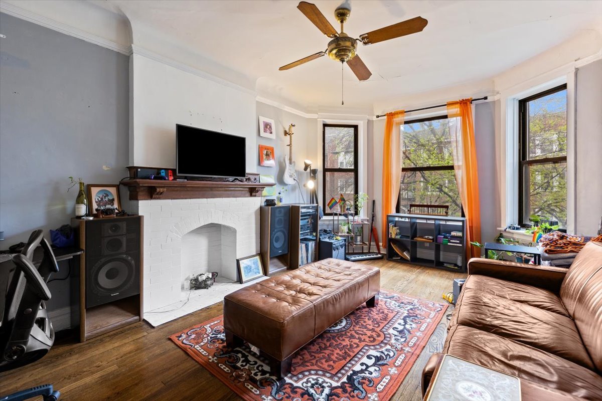 5114 N KENMORE Avenue 2N