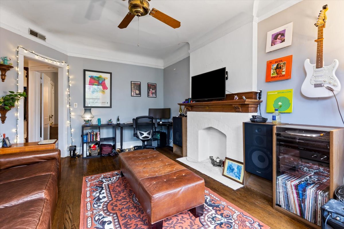 5114 N KENMORE Avenue 2N