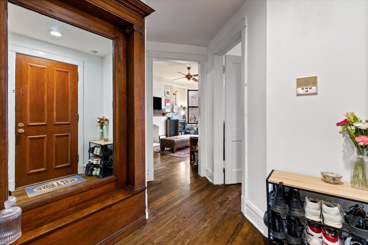 5114 N KENMORE Avenue 2N