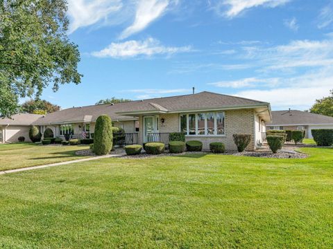 Photo of 18233 Michigan Court #73, Orland Park, IL 60467 (MLS # 12485234) Photo of 18233 Michigan Court #73, Orland Park, IL 60467 (MLS # 12485234)