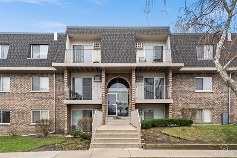 Photo of 983 Crimson Court #2-206, Prospect Heights, IL 60070 (MLS # 12608835)